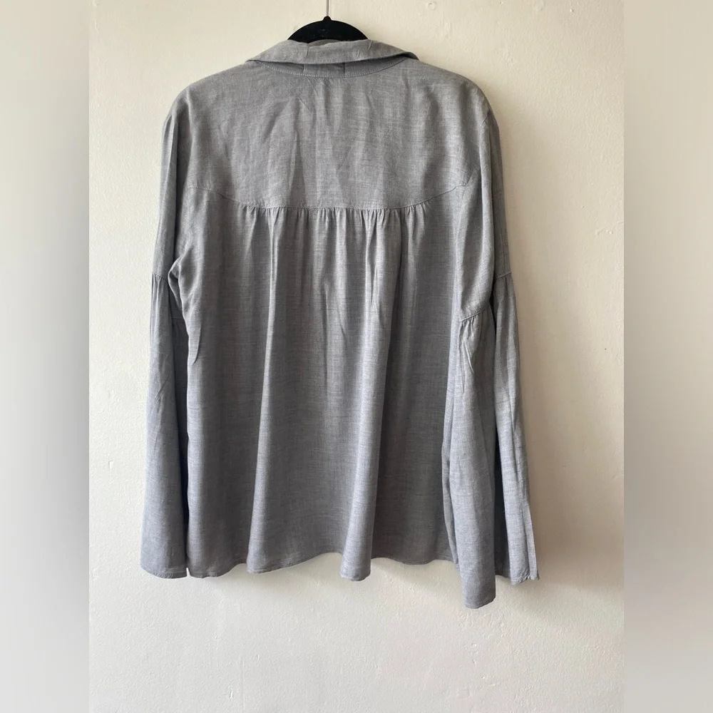 Side Stitch Gray Boho Sleeve Blouse Size M - Picture 4 of 14
